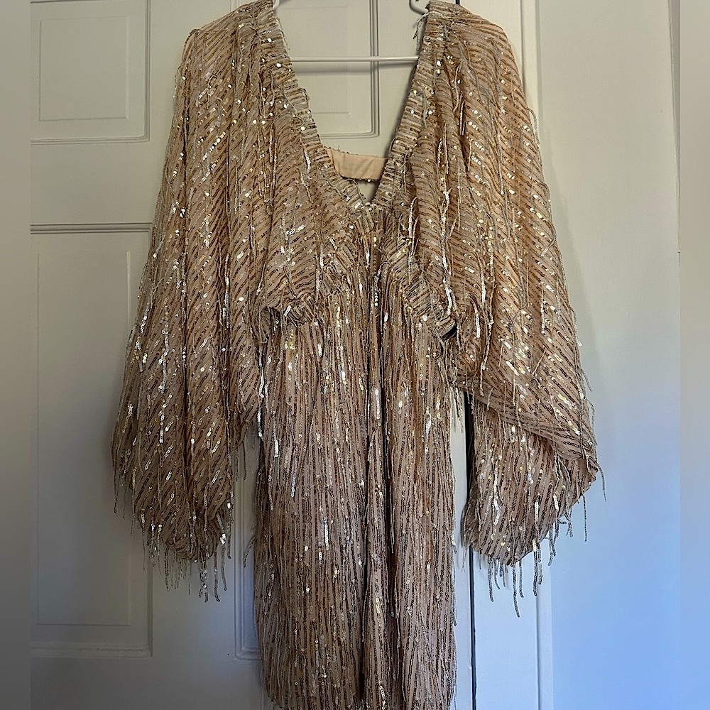Main Strip Gold Fun & Flowy Dress. Size Medium. 💛